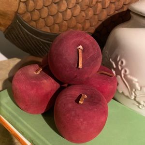 VTG wooden apples with leather stems
